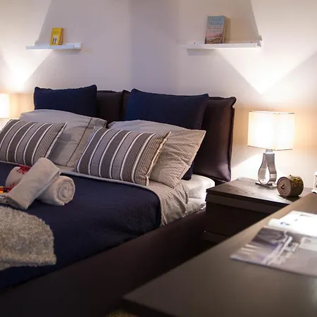 Luxury Apartment *
